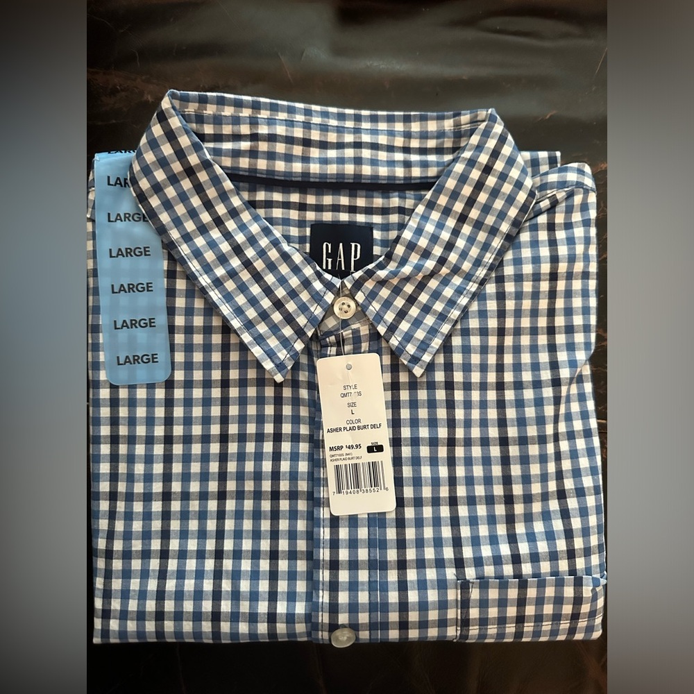 Gap Men’s Short sleeve button down shirt.  New with tags.